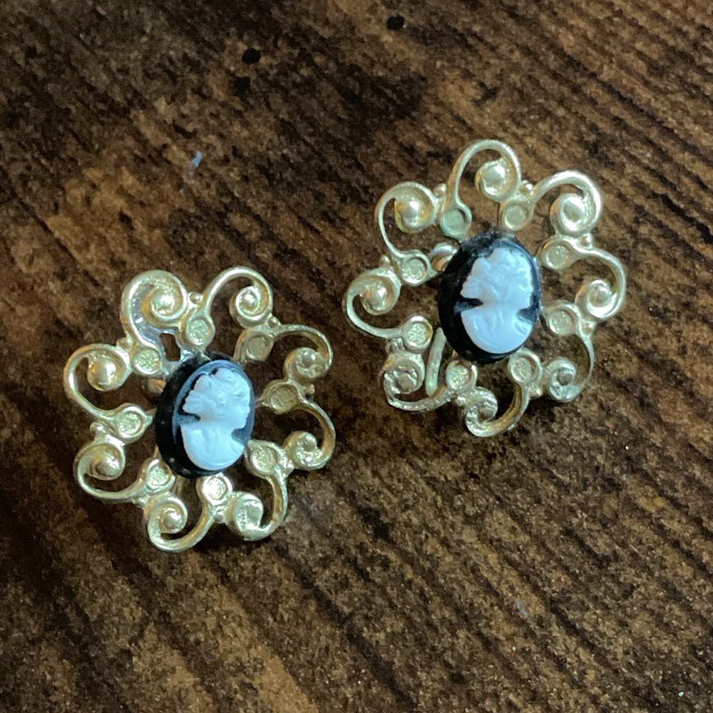 Vintage MCM Gold Tone Screwback Cameo Earrings